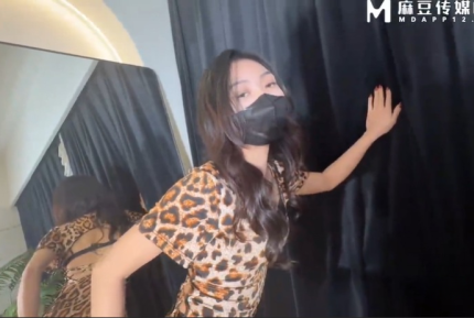 綠帽奴無能的丈夫妻子只能尋求小王的幫助