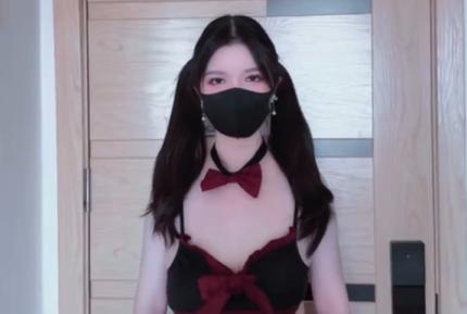 撅高高屁股主動用小穴溫暖爸爸的大雞巴 狐不妖