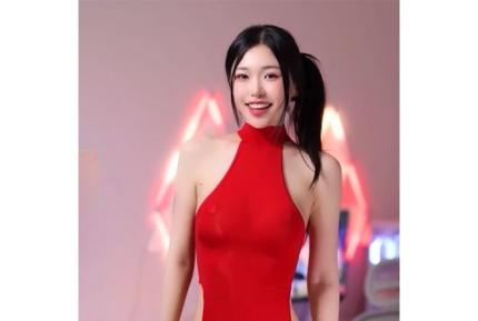 紅旗袍黑絲大長腿整個母狗姿態高清自慰欠操
