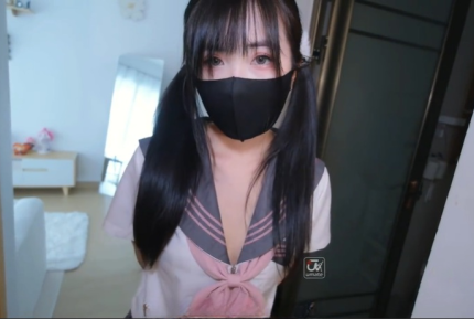 蘿莉妹妹趁姐姐熟睡在旁勾引姐夫激烈做愛 懶懶豬