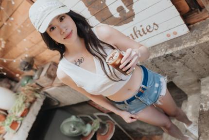 人氣咖啡館的美人老闆娘33歲D罩杯真乳被抽插直到射精