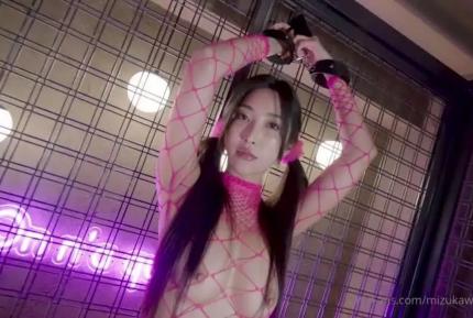 粉色情調美女猛男禁錮女奴白虎情趣內衣射精騷逼挑逗美臀母狗舔逼性交