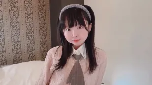 S級白皙纖瘦美女在走廊上立刻為小弟弟口交 羽琳