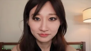 神似景甜的林千夜被大黑屌抓著秀發狂操內射