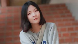 女大生遲到乾脆不去上課閑晃的22歲女大生