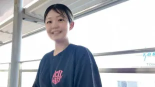 FC2PPV-4757902 害羞的女大學生缺錢申請寫真拍攝巨大的黑色魯蛇和巨大的中出