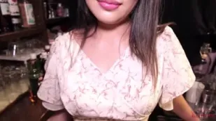 FC2PPV-4539387 經營小吃店經營困難的40歲美女