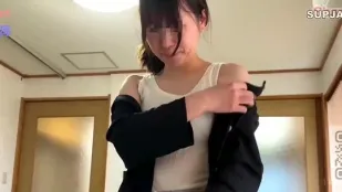 FC2PPV-4923676 嬌小人妻熟睡被後插慘遭射爆