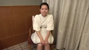 FC2PPV-4323216 她無法忍受從未體驗過的極小陰戶