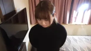 FC2PPV-4154778 經營美甲沙龍的人妻
