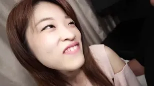 FC2PPV-4810982 輕鬆搞定一個經驗不足的年輕素人少婦