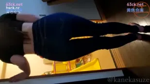 FC2PPV-3113367 苗條年輕人妻在孩子的房間裡被一個男人強X